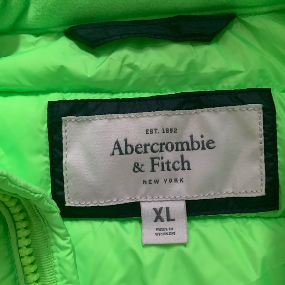Abercrombie and Fitch puffer vest - Picture 3 of 4